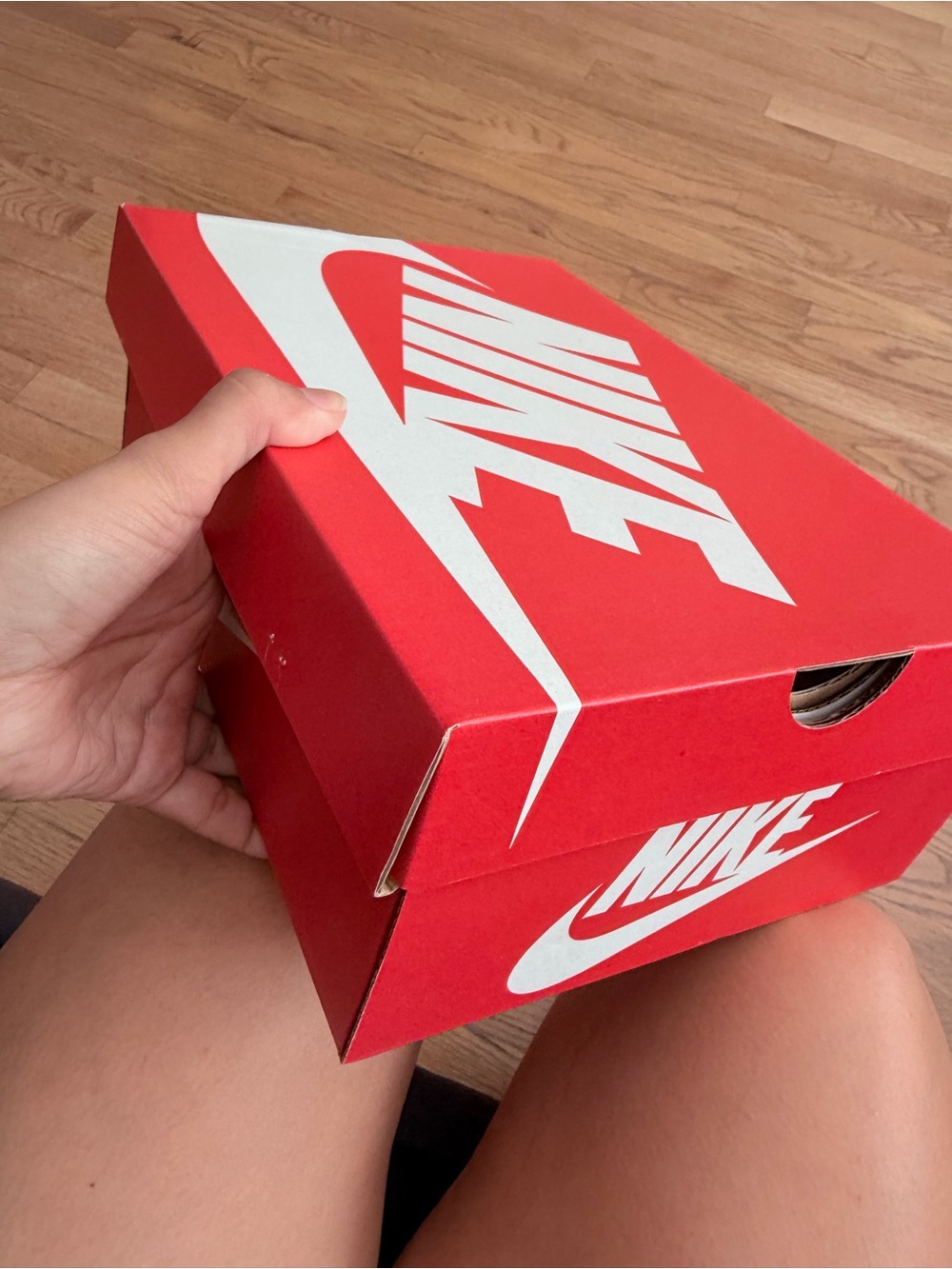 WOMEN'S NIKE V5 RNR SUEDE SNEAKERS - Picture 5 of 8